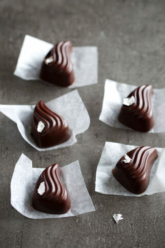 Nugattropfen mit Sesam Nugattropfen mit Sesam