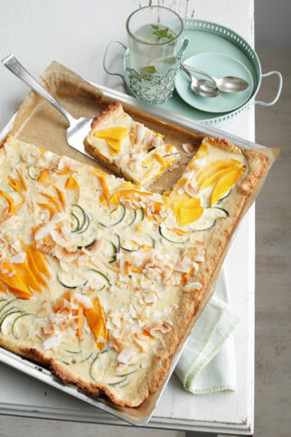 Mango-Zucchini-Kuchen mit Kokosguss Mango-Zucchini-Kuchen mit Kokosguss