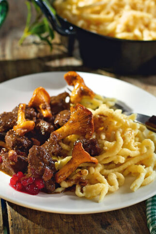 Rehragout mit Pfifferlingen und Spätzle