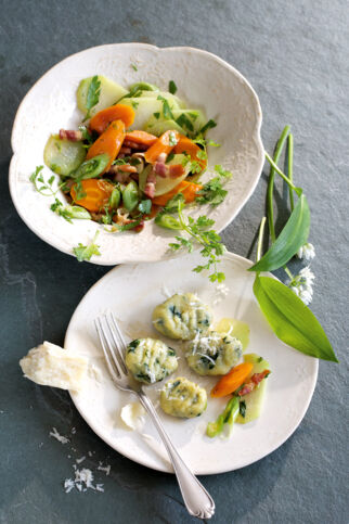 Bärlauchgnocchi mit Kohlrabi-Möhren-Gemüse Bärlauchgnocchi mit Kohlrabi-Möhren-Gemüse