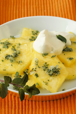 Ananas-Carpaccio mit Zitronencreme Ananas-Carpaccio mit Zitronencreme