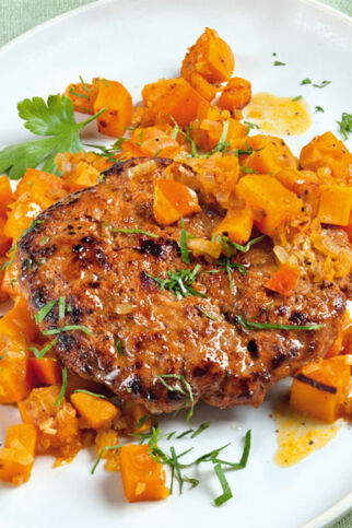 Hacksteaks mit Kürbisgemüse Hacksteaks mit Kürbisgemüse