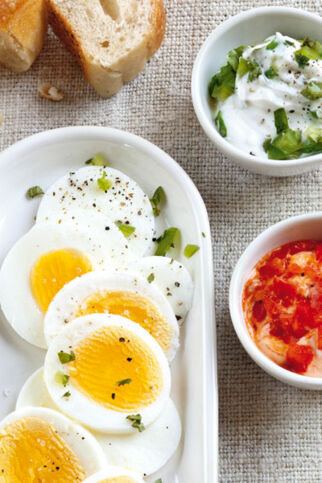 Eier-Carpaccio mit Paprikaquark Eier-Carpaccio mit Paprikaquark