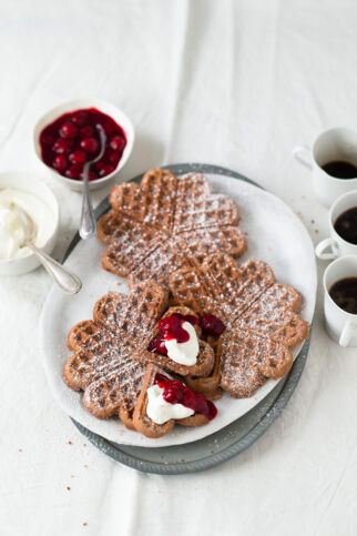 Sacherwaffeln mit Kirschen Sacherwaffeln mit Kirschen