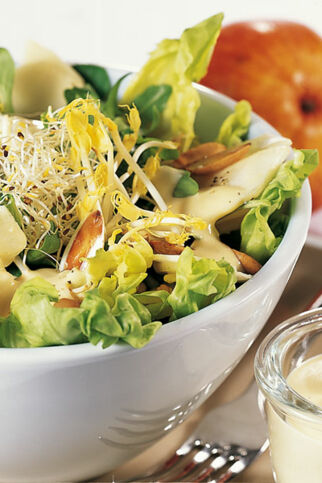 Salat mit Sprossen und Birnen