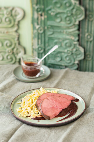 Hirschkeule mit Pflaumensauce Hirschkeule mit Pflaumensauce