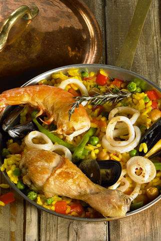 Paella mit Hähnchen und Meeresfrüchten Paella mit Hähnchen und Meeresfrüchten
