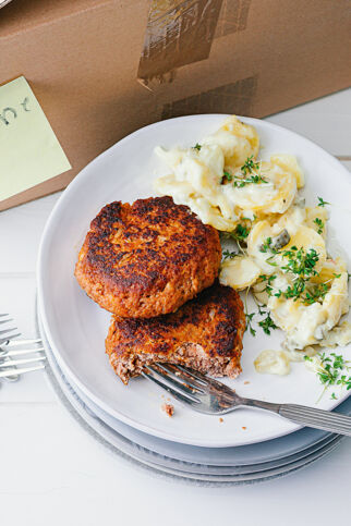 Fleischpflanzerl mit Kartoffelsalat Fleischpflanzerl mit Kartoffelsalat