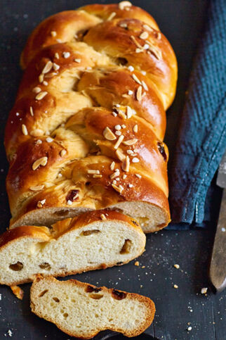 Hefezopf mit Rosinen Hefezopf mit Rosinen