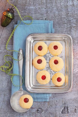 Husarenkrapferl mit Hagebuttenmark Husarenkrapferl mit Hagebuttenmark