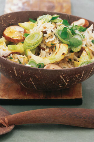 Gebratener Reis mit Pilzen, Gurke und Ei Gebratener Reis mit Pilzen, Gurke und Ei