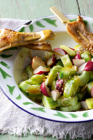 Saté-Spieße mit Chilisalat Saté-Spieße mit Chilisalat