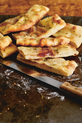 PIZZA BIANCA MIT FEIGE UND ROSMARIN PIZZA BIANCA MIT FEIGE UND ROSMARIN