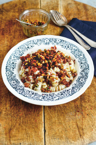 SCHARFE PASTA MIT JOGHURT