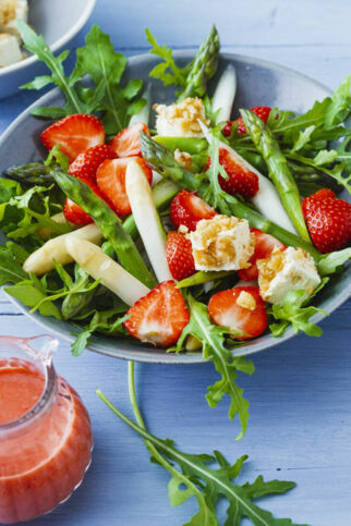 Erdbeer-Spargel-Salat mit Walnussfeta