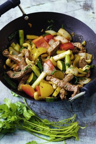 Thailändisches Wokgemüse mit Rindfleisch