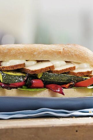 Sandwiches mit Räuchertofu und Ofengemüse Sandwiches mit Räuchertofu und Ofengemüse