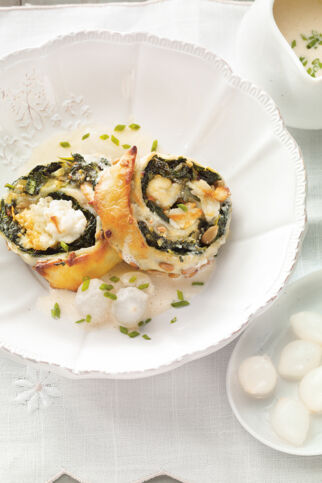 Spinat-Blätterteig-Schnecken mit Senf-Rahmsauce Spinat-Blätterteig-Schnecken mit Senf-Rahmsauce