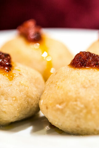 GRIESSBÄLLCHEN MIT HACKFLEISCHFÜLLUNG GRIESSBÄLLCHEN MIT HACKFLEISCHFÜLLUNG