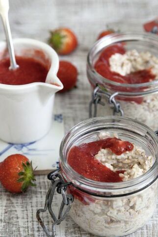 Erdbeer-Chia-Müsli im Glas Erdbeer-Chia-Müsli im Glas