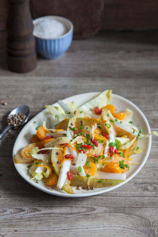 Chicoréesalat mit Birnen und Physalis Chicoréesalat mit Birnen und Physalis
