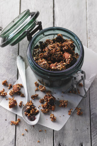 Quinoa-Granola mit Nüssen und Kernen Quinoa-Granola mit Nüssen und Kernen