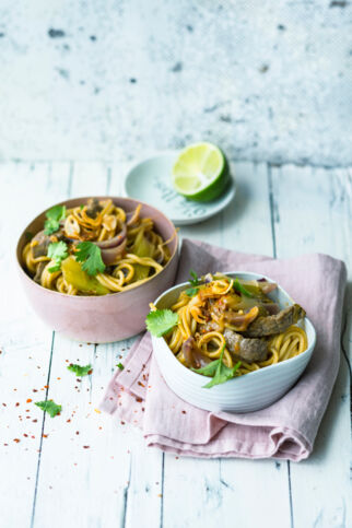 Spaghetti mit Zwiebeln und Rindfleisch Spaghetti mit Zwiebeln und Rindfleisch