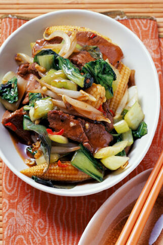 Geschnetzeltes Hirschsteak mit Babymais und Thaibasilikum Geschnetzeltes Hirschsteak mit Babymais und Thaibasilikum