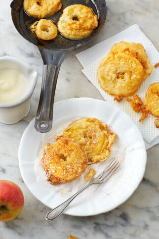 Apfelküchle mit Federweißer-Schaum Apfelküchle mit Federweißer-Schaum