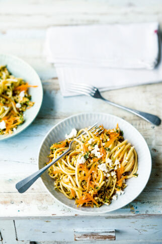 Möhrennudeln mit Feta-Pesto Möhrennudeln mit Feta-Pesto