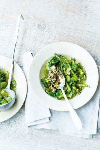 Grüne Minestrone mit Shiitake-Pesto