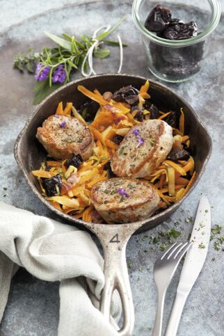 Schweinemedaillons auf Pflaumengemüse Schweinemedaillons auf Pflaumengemüse