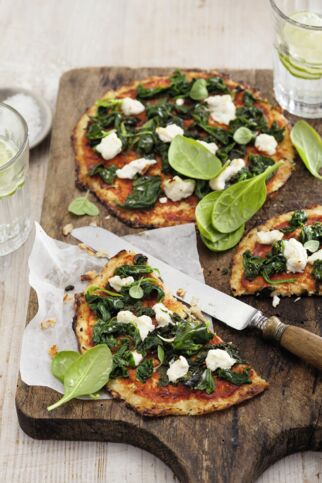Blumenkohlpizza mit Spinat und Ricotta Blumenkohlpizza mit Spinat und Ricotta