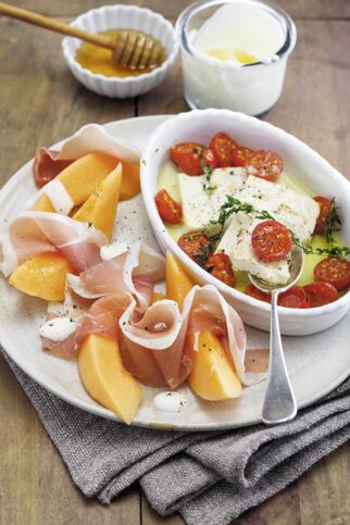 Melone mit Schinken und Honig-Joghurt Melone mit Schinken und Honig-Joghurt