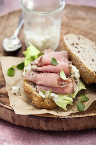Vollkornbrötchen mit Roastbeef Vollkornbrötchen mit Roastbeef