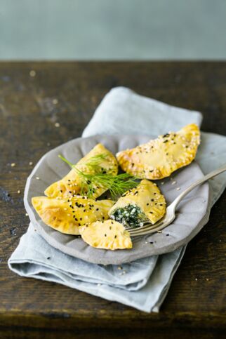 Sambusak mit Spinat und Schafskäse Sambusak mit Spinat und Schafskäse