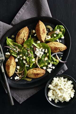 Blumenkohl-Falafeln auf Spinatsalat Blumenkohl-Falafeln auf Spinatsalat