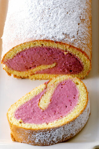 Biskuitrolle mit Himbeercreme Biskuitrolle mit Himbeercreme