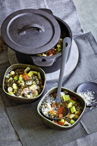 Schwarzkohleintopf mit Fenchel, Champignons und Tomaten Schwarzkohleintopf mit Fenchel, Champignons und Tomaten