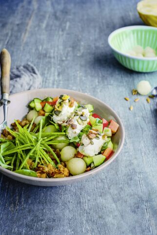 Blumenkohl-Bowl mit Nuss-Frischkäse-Nocken Blumenkohl-Bowl mit Nuss-Frischkäse-Nocken