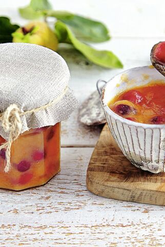 Quittenmus mit Cranberrys Quittenmus mit Cranberrys