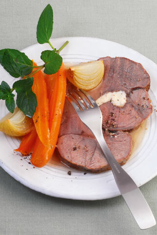 Lammkeule mit Feta und Minze