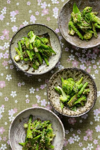 Grünes Gemüse mit Sesam »Goma-Ae« Grünes Gemüse mit Sesam »Goma-Ae«