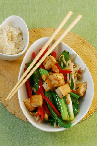 Pfannengerührte Zuckerschoten mit Tofu