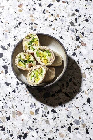 Wrap mit Forellencreme, Orange und Sellerie