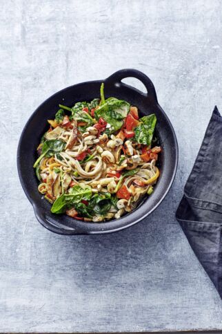 Gemüsepfanne mit Soba-Nudeln Gemüsepfanne mit Soba-Nudeln