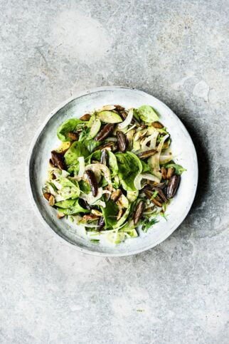 Spinatsalat mit Datteln und Avocado Spinatsalat mit Datteln und Avocado