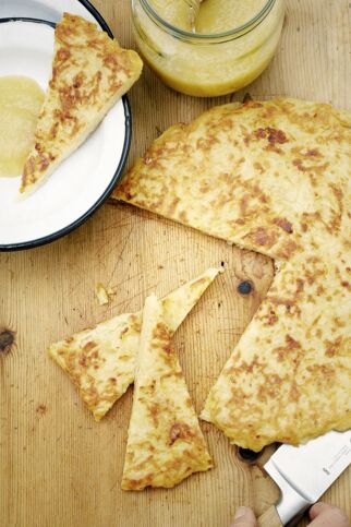 Riesenrösti mit Apfelmus Riesenrösti mit Apfelmus