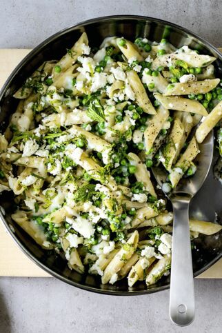 Penne mit Erbsen und Feta Penne mit Erbsen und Feta