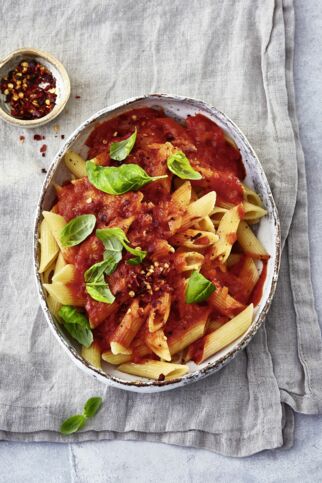 Penne mit
Wodka-Tomatensauce Penne mit
Wodka-Tomatensauce